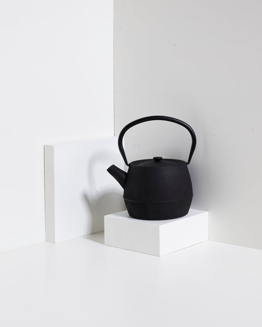 Teekanne / Teapot- Cast in schwarz